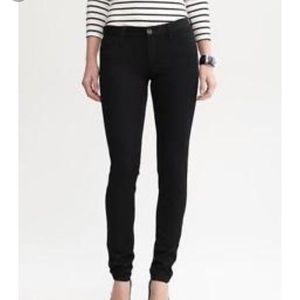 EUC Skinny black jeans.